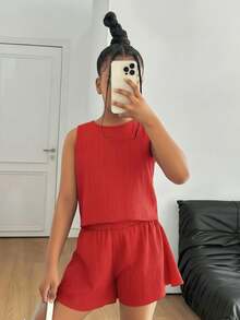 SHEIN Ensemble débardeur et short en tissu texturé de couleur unie, décontracté pour jeune fille en été, pour les vacances et les déplacements - Rouge - Voir 2