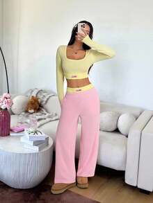 SHEIN PETITE 2件套 女士春夏家居轻薄运动休闲粉色磨毛毛衣裤搭配黄色腋下撞色短袖上衣套装，字母徽章，保暖舒适，秋季 - 粉色 - 查看 4