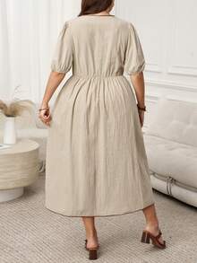 SHEIN LUNE 大码女式休闲时尚连衣裙，带蝴蝶结装饰和短泡泡袖 - 杏色 - 查看 3