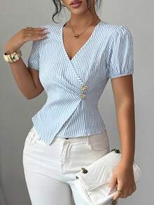 Elenzga Blusa de manga abullonada con cintura ceñida, decoración de botones metálicos asimétricos, tela a rayas de color azul claro, elegante y versátil para uso casual y de oficina - Azul y blanco - Ver 3
