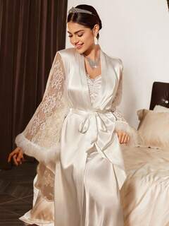 ملابس النوم وملابس داخلية