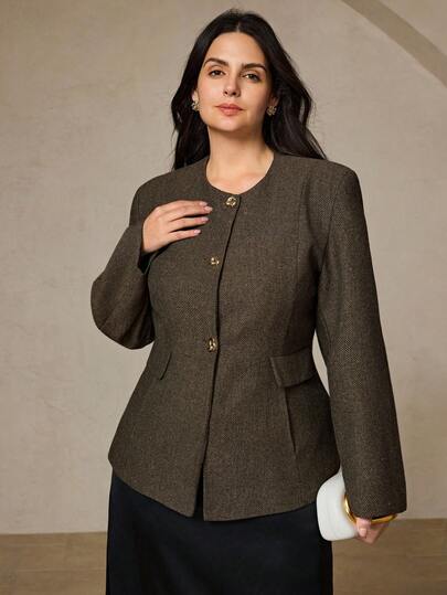 Aveloria Rosie Modern design med avslappnad, exklusiv midjeåtsträvande, bantande rund halsringning i plusstorlek