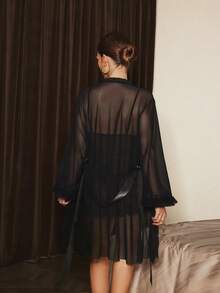 Slumberist 2 件套：鱼骨线腰蕾丝吊带睡袍和花卉蕾丝边宽袖透明长袍