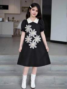 Spring/Summer New Style Girls' Black Collar Short Sleeve Dress, Decorated With 5 Dimensional Flowers On The Chest, Adding Childlike Charm And Cuteness, Overall Sweet And Elegant Style, A-Line Skirt Design For Dynamic And Lively Look, Suitable For Daily Outings, Performances, Gatherings, Etc. 3d Flowers Dress Black And White Kids Dress Daisy Dress Toddler Girl Clothing Girl Dress 3d Floral Girls Dresses Black Dresses For Girls Kids Uniform Dresses Girls Collared Dress - Black - View 4