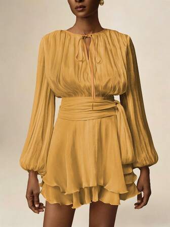 Vesra Aprikosfärgad kort klänning med lång ärm och volangkant för kvinnor