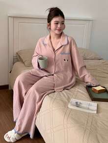 Dazy Plus Bộ đồ ngủ nữ cỡ lớn, kiểu dáng thường ngày, dễ thương, in họa tiết, chất liệu vải dệt, gồm áo tay dài rộng rãi và quần ống đứng, thích hợp cho mùa xuân/hè/thu. - Hồng - Xem 6