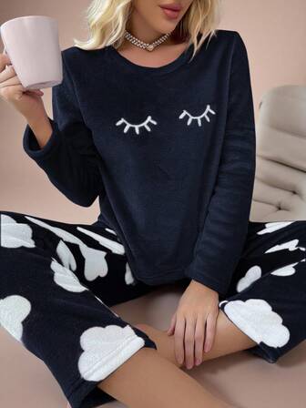 Ögonfransbroderad topp och molnmönsterbyxor flanellpyjamasset / fluffigt pyjamasset, höst- och vinterkläder, mysigt