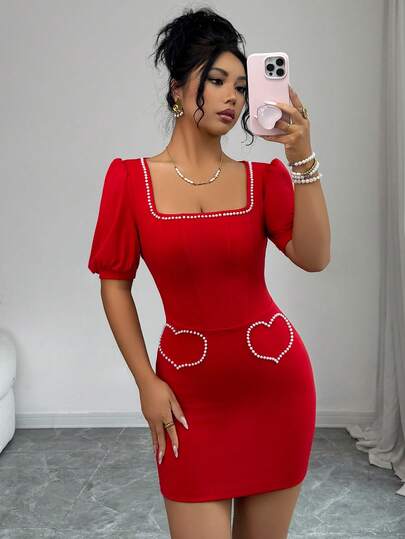 Elenzga Röd pärlhjärtdekorerad klänning med fyrkantig halsringning och kort ärm för kvinnor