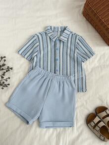 SHEIN Set de 2 piezas de camisa polo de manga corta de punto casual y pantalones cortos de cintura elástica para niño pequeño, adecuado para verano y primavera - Multicolor - Ver 9