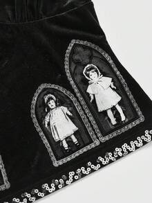 ROMWE Goth 哥特暗黑娃娃印花亮片领紧身背心 - 黑色 - 查看 4