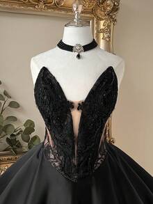 Lovelzi Elegant Contrast Color Embroidered Lace Luxury Satin Deep V-Neck Fishtail Short Dress, Suitable For Formal Occasions - Black - View 4