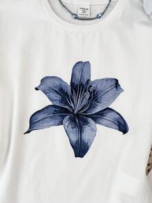 SHEIN 少女白色针织休闲修身短裤，蓝色碎花圆领短袖T恤，适合休闲、购物、午餐、聚会等场合。 - 白色 - 查看 3