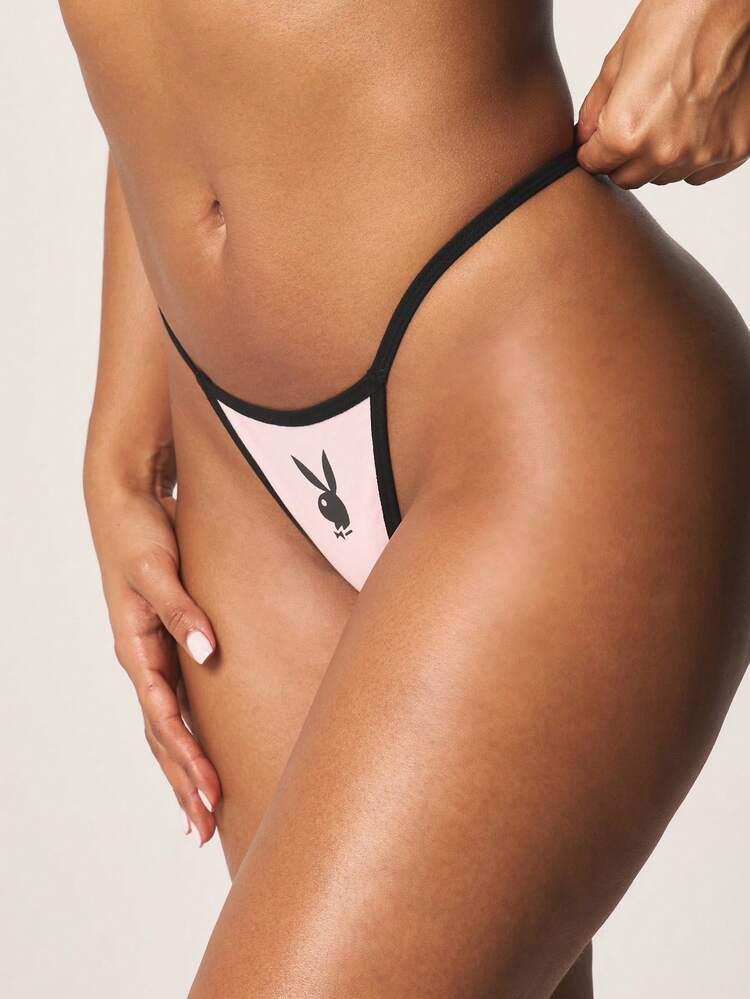 Missguided x Playboy Wieloczęściowy komplet bielizny stringi z koronkową lamówką i nadrukiem z logo króliczka. Kolekcja bielizny kobiecej na Walentynki.
