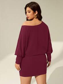 Auralis Đầm dài tay cổ lệch bất đối xứng màu trơn cỡ lớn - Màu Đỏ Sâu - Xem 3