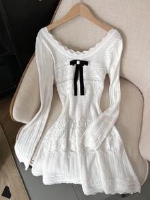 GlowEve Vestido de punto mini con manga larga, diseño de cintura calada y lazo en contraste de color para mujeres - Blanco - Ver 3