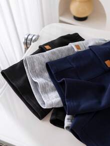 SHEIN 3入組男童休閒舒適針織短褲套裝，有口袋和徽章裝飾