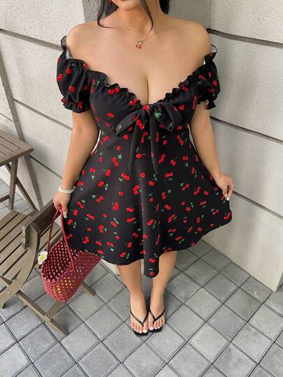 SHEIN EZwear Vestido corto de manga corta con hombros descubiertos y estampado de cerezas para tallas grandes, elegante atuendo de vacaciones, vestido casual para invitadas a boda, primavera/verano