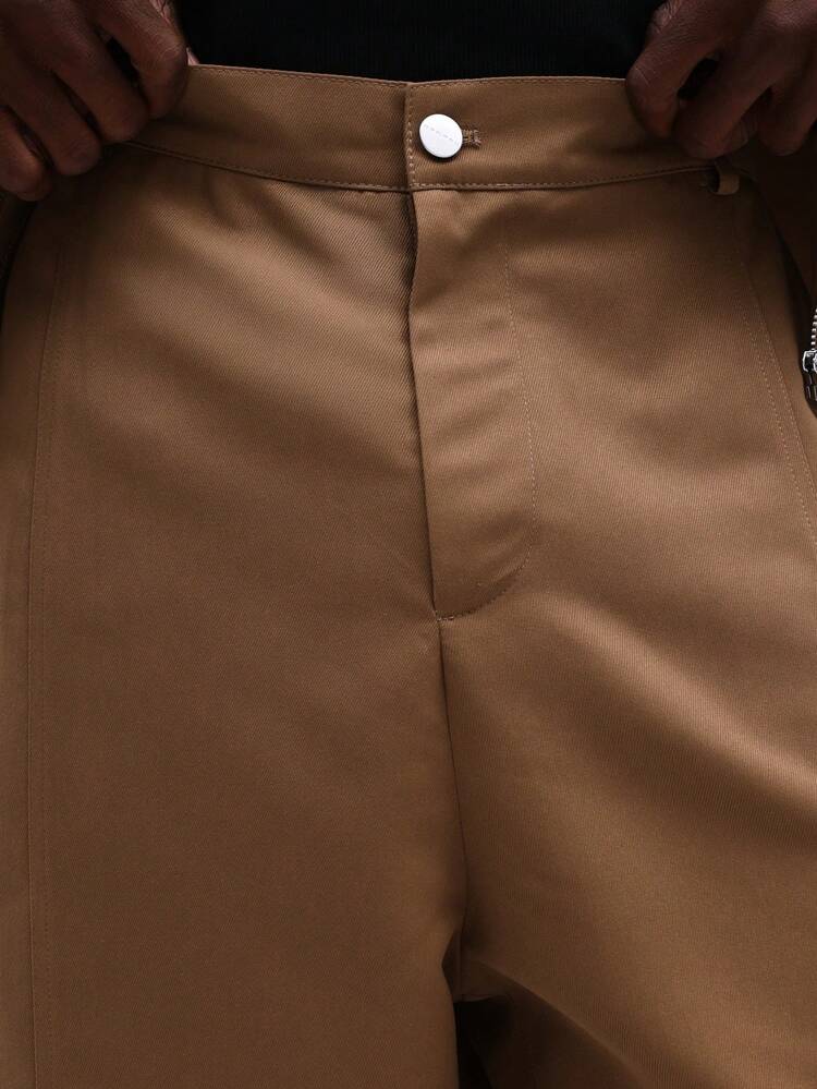 Pantalon cargo fuselé avec détails de panneaux