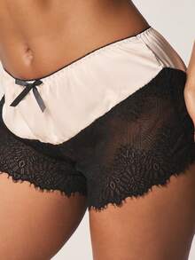 MISSGUIDED Contrast Mesh Lace Trim Lingerie Set With Underwire Bralette And Lace Detailed Shorts