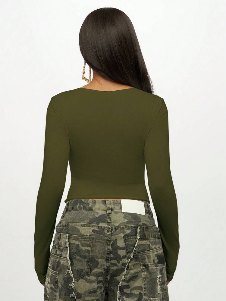 Kurzes T-Shirt mit Buchstabenprint