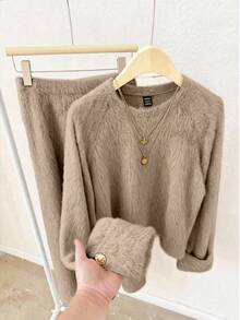 GlowEve Conjunto de 2 piezas de suéter de unicolor de alta gama y falda esponjosa para mujer - Caqui - Ver 6