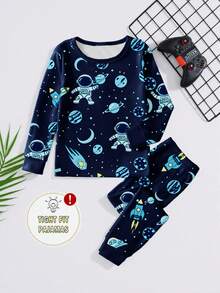 一套男童夜光宇航员和行星印花修身长袖睡衣套装，舒适睡衣，适合春季、秋季及所有季节穿着