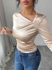 Rafferiza Áo thun nữ thời trang, kiểu dáng tối giản, màu trơn, chất liệu bóng, cổ áo bất đối xứng, tay dài, xếp ly, ôm sát, tinh tế và đẹp mắt, tôn dáng, thích hợp cho mùa xuân và mùa thu. Áo nữ thường ngày, áo nữ mùa xuân và mùa thu, áo nữ bóng, áo nữ tay dài, thời trang. - Màu be - Xem 7