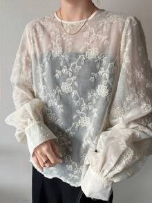 FRIFUL 女士圆领泡泡袖宽松波浪下摆不对称蕾丝薄纱衬衫，适合夏季度假 - 米色 - 查看 3