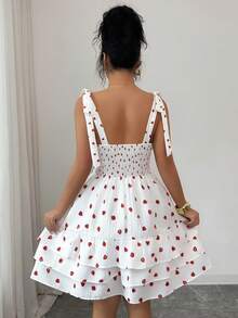SHEIN Elenzya Đầm ngắn xòe dáng tiêu chuẩn, màu trắng in hình dâu tây, kiểu dáng thanh lịch, buộc dây, thích hợp cho các dịp thường ngày, hẹn hò, đi biển, tiệc hè và đám cưới. - trắng - Xem 2