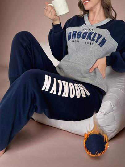 Lazeform 撞色拼接V领上衣搭配字母印花长裤家居服套装，秋冬舒适优雅细节