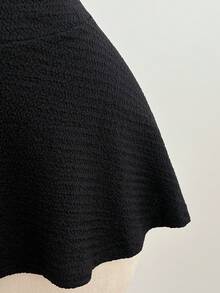 Elamini Đầm ngắn nữ kiểu cổ yếm xoắn, chất liệu vải dệt họa tiết, màu đen. - màu đen - Xem 5