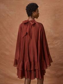 Zivah 新款春夏浪漫度假波西米亚棕色宽松镂空系带多层荷叶边迷你连衣裙，适合情人节、约会、派对、聚会、节日、西式风格、度假、游牧风格、海滩、海边、音乐会、日常出行、新年、狂欢、早午餐、婚礼宾客、婚礼季等场合，休闲百搭。 - 棕色 - 查看 2