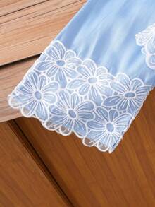 SHEIN 女童百搭时尚做旧直筒蓝色牛仔裤 - 淺藍色 - 查看 4