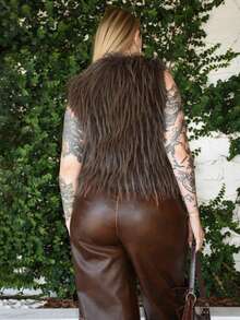 Arliah Giacca casual elegante e versatile in stile vintage con collo in pelliccia sintetica marrone, senza maniche, con chiusura a gancio, gilet in pelliccia sintetica marrone, cappotto in pelliccia sintetica marrone oversize casual e caldo per l'autunno e l'inverno, abbigliamento autunnale, abiti di Ognissanti, accessori autunnali e invernali, stile old money, Ognissanti - Castano - Visualizzare 3