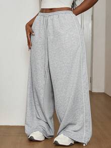 SHEIN PETITE CURVE 大码纯色休闲阔腿运动裤，适合娇小身材，曲线修身，喇叭裤型，日常休闲、居家、运动、上学、通勤、户外活动，抽绳设计，春季穿着，适合外出、参加嘉年华等场合，休闲百搭，宽松舒适。 - 灰色 - 查看 3
