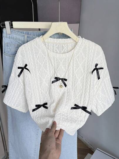 蜜桃色纹理蝴蝶结装饰纯色宽松圆领短袖T恤上衣，适合休闲、甜美日常穿着，少女款