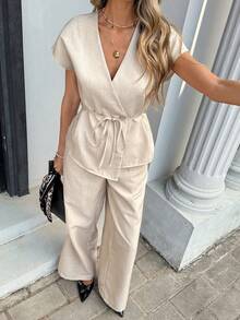 SHEIN Frenchy 女士深V领扭腰不对称下摆短袖上衣搭配阔腿裤，度假通勤两相宜 - 杏色 - 查看 3