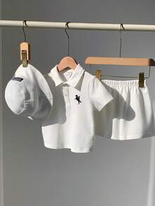 SHEIN 3件套男女宝宝白色短袖polo衫、衬衫、针织上衣和短裤套装，含遮阳帽，春夏宝宝男童服装套装 - 白色 - 查看 4