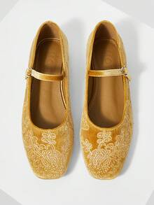 MOTF COMFORTABLE ROUND TOE EMBROIDERY ELEGANT FLAT SHOES FOR WOMEN FOR CHRISTMAS - Yellow - View 1