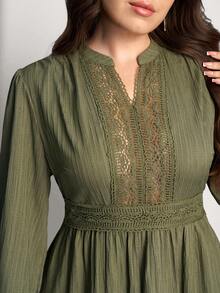 Comfylo 大码飘逸镂空蕾丝边纯色V领收腰蕾丝连衣裙，适合情人节、生日、嘉年华派对、生日外出、度假休闲等场合，尽显优雅气质。 - 軍綠色 - 查看 3