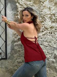Jeta Ari Kemeja Hitam Body-Con untuk Kerja, Model Baru Musim Semi/Panas, Elegan, Sederhana, Cocok untuk Perjalanan Sehari-hari, Gaya Vintage Modern, Tanpa Lengan, Leher Asimetris, Model Halter, Tanpa Punggung, Dekorasi Pita - Burgundy - View 4