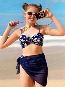 SHEIN 8-12岁女孩两件式泳衣，带纱笼罩衫，藏蓝色白色碎花比基尼套装，扭结前襟可调节肩带，夏季度假保暖泳衣，圣诞节、节日、新年、情人节泳装。三件式泳衣套装，蓝色雏菊泳衣，带裙泳装，适合青少年女孩的蓝色泳衣套装，带裙泳装。 - 藏蓝色 - 查看 3