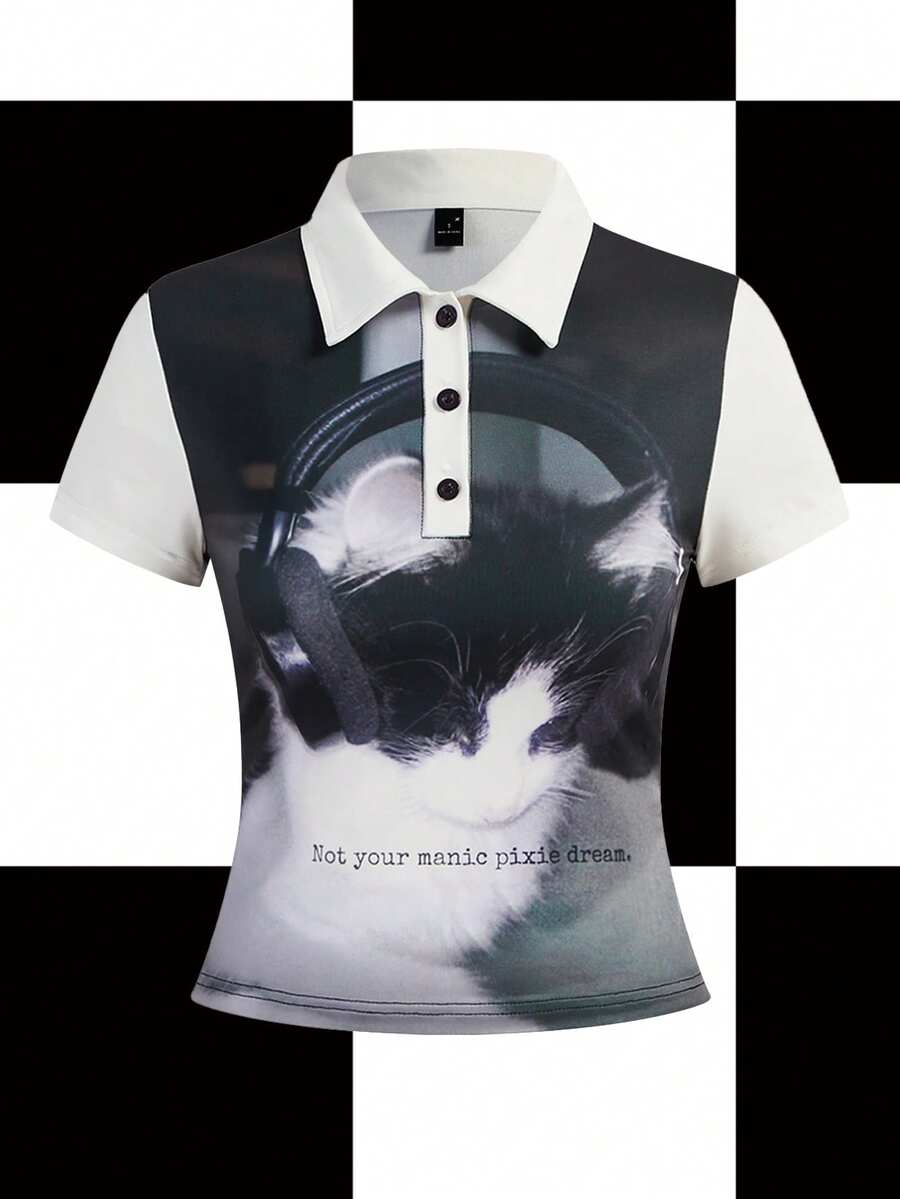 Y2Kool BiGraphic 黑白撞色貓咪風 Y2K 休閒街頭時尚女款 Polo 短版上衣,適合秋冬派對、假期、聖誕節、日常穿著,女款圖案 Polo 貓咪印花新穎襯衫,女款 Polo 衫,女款貓咪襯衫,Y2K 女裝上衣,女款圖案 T-shirt,女款短版圖案上衣,短版圖案襯衫,辣妹風動漫襯衫 - 黑與白 - 查看 1