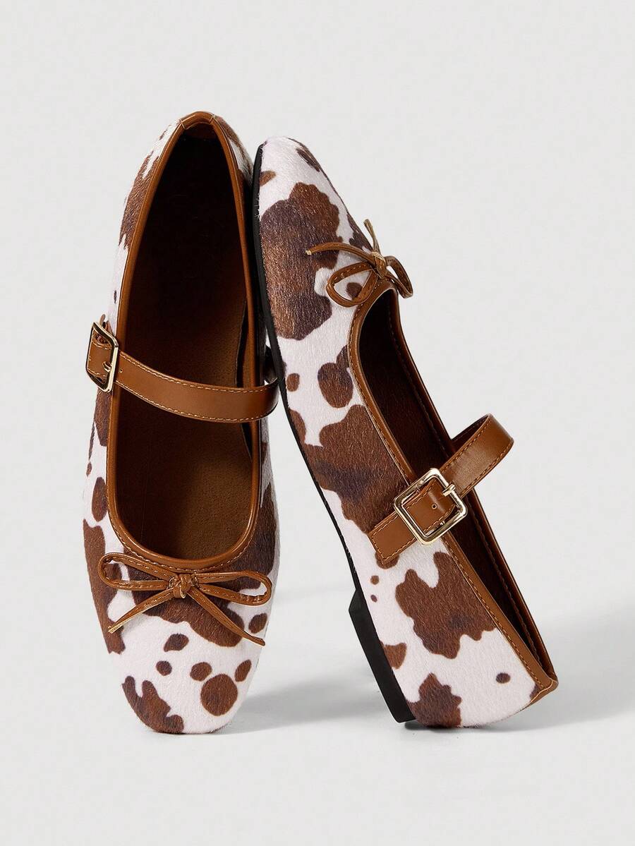 SheIn MOD Zapatos planos de estilo Mary Jane con diseño de hebilla y estampado de vaca para mujer - Café integral - Ver 1