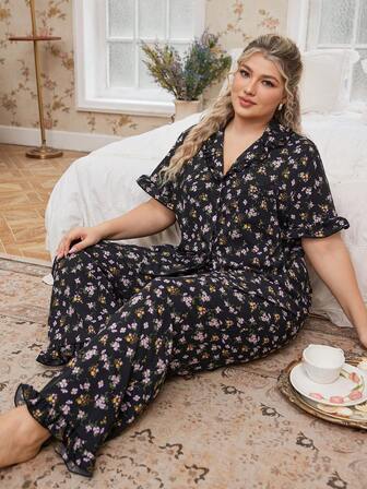 SHEIN Pyjama Set für Damen in Übergröße, schwarz, mit Blumenmuster, Rüschenbesatz und kurzen Ärmeln
