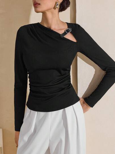 Graceveil Svart elegant t-shirt med urholkning och läderspänne i dammodell, bantande amerikansk stil för utflykter och dejter, höst