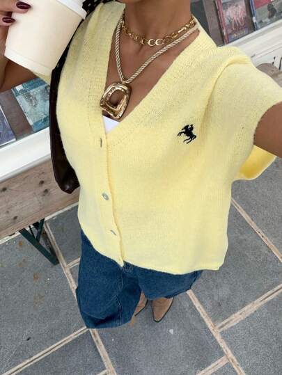 Muchica Áo khoác cardigan nữ dáng rộng màu vàng nhạt, cổ chữ V, thêu họa tiết, chất liệu nhẹ.