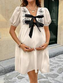 SHEIN 孕妇度假休闲花卉刺绣抽绳连衣裙 - 杏色 - 查看 8