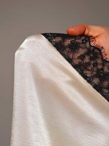 Truni 大码女式蕾丝花瓣饰边镂空V领缎面拼接宽松吊带背心，不对称下摆蕾丝细节，百搭优雅，适合派对、约会、新年、情人节等场合。性感女式上衣，性感缎面女式上衣。 - 彩色 - 查看 9