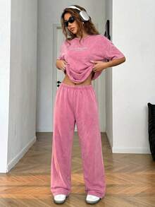 SHEIN EZwear 加大码粉色扎染字母印花短袖T恤和裤子套装 - 玫紅色 - 查看 4